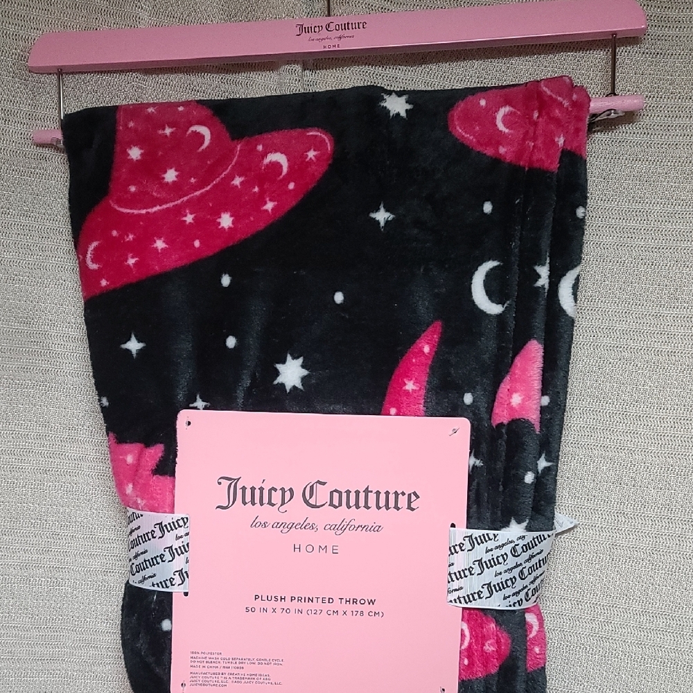 Juicy Couture Blanket Pink Witchy Hat And Bat Design Plush Printed Throw Nwt - Picture 8 of 8
